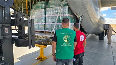 وصول الطائرة الإغاثية السعودية الـ68 إلى مطار العريش لإغاثة الشعب الفلسطيني في قطاع غزة