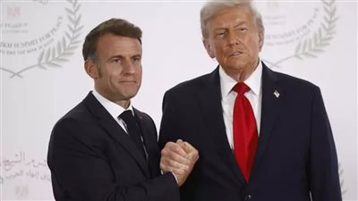  موقع بريطاني يكشف تفاصيل الحوار بين ترامب وماكرون.. قراءة الشفاه تكشف مشادة مثيرة في شرم الشيخ