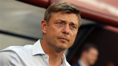 السويد تعلن إقالة مدربها عقب الخسارة من كوسوفو في تصفيات كأس العالم