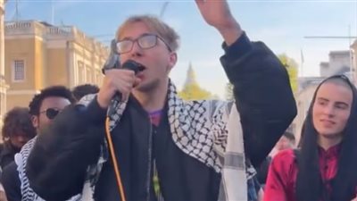 خلال مظاهرة داعمة لغزة.. طالب بجامعة أكسفورد يردد هتافات معادية لإسرائيل والجامعة تفتح تحقيقًا 
