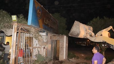 محافظ القليوبية يزيل معرضي سيارات مخالفين على طريق مصر–الإسكندرية الزراعي وإحالة المخالفين للجهات المعنية