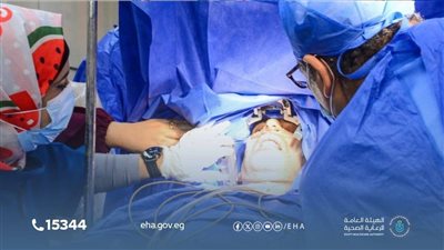 بعد 8 سنوات من المعاناة.. مريض بالشلل الرعاش يستعيد قدرته على الحركة بفضل أول عملية “تحفيز عميق للمخ” بالأقصر