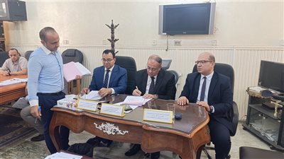 اللحظات الأخيرة قبل غلق باب الترشح بالمنيا.. وجوه جديدة وأسماء بارزة تقدم أوراقها لخوض انتخابات النواب