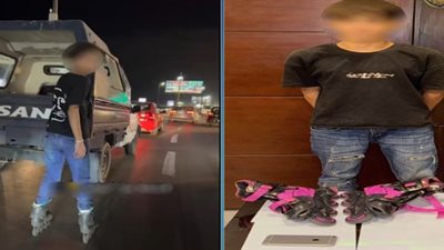 عرّض حياته للخطر.. القبض على أجنبي أمسك بالصندوق الخلفي لسيارة شرطة مرتديًا حذاء تزحلق بالإسكندرية