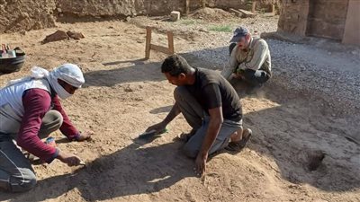 الآثار تتابع أعمال الحفائر والترميم بالمركز المصري الفرنسي في الكرنك | صور