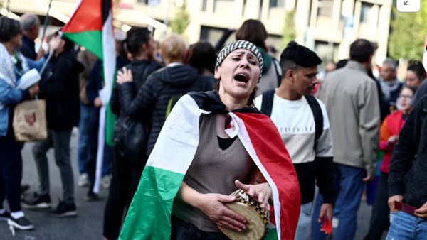 متظاهرون مؤيدون لفلسطين