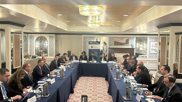 وزير الاستثمار خلال