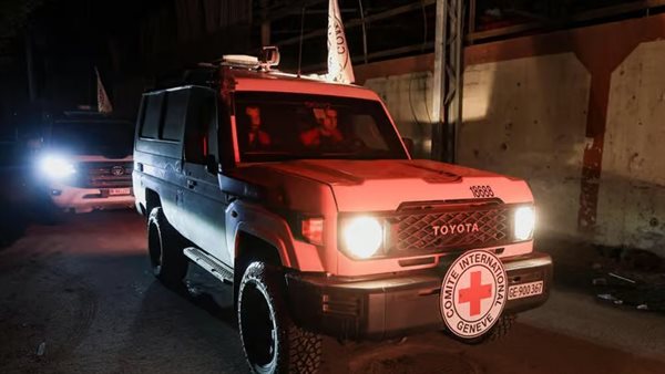 الصليب الأحمر يتسلم