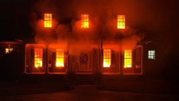 المنزل المحترق 
