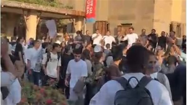 جانب من طرد السفير