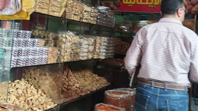 تحرير 7 محاضر جنح وضبط كميات من المخللات دون بيانات خلال حملة تموينية بكفر الشيخ 