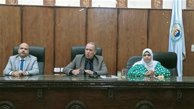 مدير تعليم أسيوط لمديري الإدارات: انزلوا المدارس وتابعوا الانضباط وتطبيق معايير الجودة