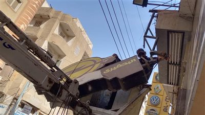 حملة لإزالة الإعلانات غير المرخصة وقطع التيار عنها بالوادي الجديد