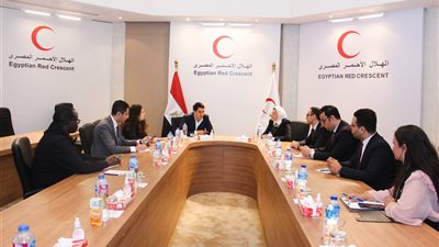 الأمين العام المساعد للأمم المتحدة لشؤون الشباب يُشيد بجهود متطوعي الهلال الأحمر المصري