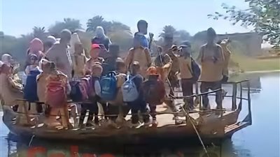 استجابة للقاهرة 24.. أمن قنا يتحفظ على معدية الموت في جزيرة مطيرة: جار تجهيز مركب آمنة لنقل التلاميذ