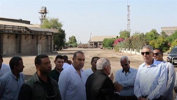 محافظ أسوان