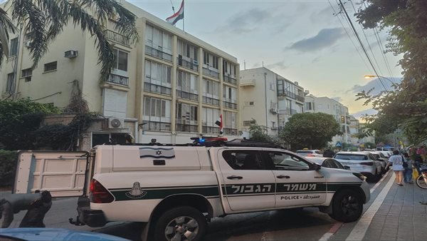 الواقعة أمام السفارة