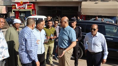 محافظ القليوبية يقود حملة لإزالة الإشغالات والتعديات أمام موقف السيارات العمومي بمدينة بنها