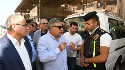 محافظ الدقهلية يتفقد المواقف ومحطات الوقود لمتابعة الالتزام بالتعريفة الجديدة