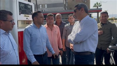 محافظ السويس يتفقد محطات الوقود لمتابعة انتظام العمل بعد زيادة أسعار البنزين والسولار