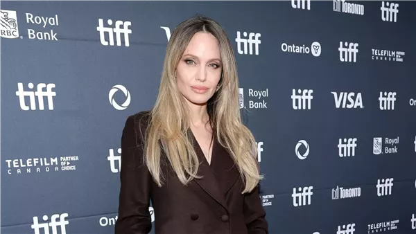 أنجلينا جولي