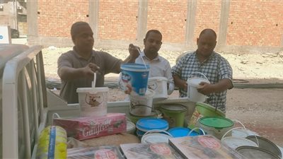 ضبط نصف طن حلوى أطفال وعصائر منتهية الصلاحية داخل مخزن غير مرخص بالأقصر