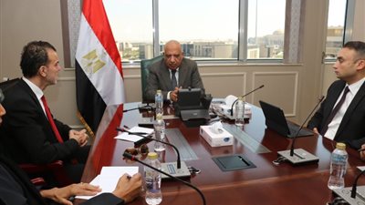 وزير الكهرباء يتابع مجريات تنفيذ مشروع إعادة هيكلة منظومة عمل الكهرباء