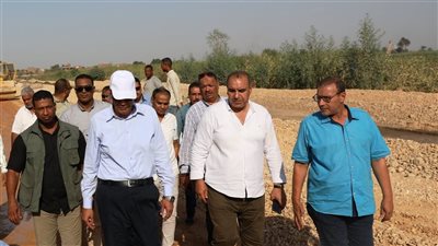 بتكلفة 19 مليون جنيه.. محافظ أسوان يتفقد مشروع كوبري أبو السلاسل بكوم أمبو