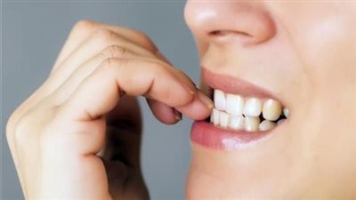 حالة مرضية خطيرة تصيب القلب مرتبطة بقضم الأظافر.. تعرف عليها 