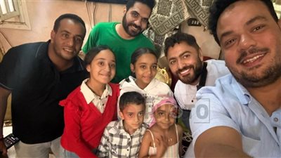 جبروا بخاطرها.. تامر حسني ومصطفى غريب في زيارة خاصة لمنزل ليلى محاربة السرطان بعد نشر القاهرة 24