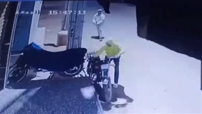 3 أشخاص يسرقون دراجتين ناريتين وقت أذان الفجر بشبين القناطر.. والأمن يكثف جهوده لضبط المتهمين