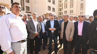 وزير الإسكان يوجه برفع كفاءة البوابات والميادين والتصدي لمخالفات البناء بمدن شرق القاهرة