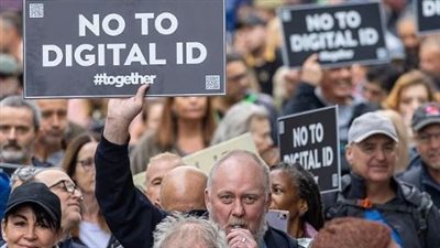 آلاف البريطانيين يتظاهرون في لندن رفضًا لبطاقات الهوية الرقمية.. ما القصة؟ 
