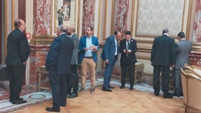 أعضاء مجلس الشيوخ الجدد يتوافدون إلى البرلمان لأداء اليمين الدستورية وانتخاب الرئيس والوكيلين