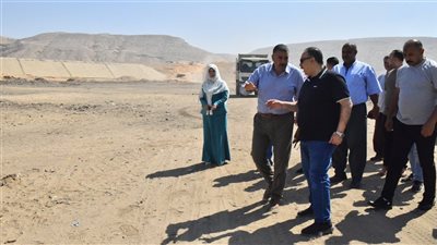 محافظ أسيوط يتابع أعمال المحور التنموي الجديد بين البداري وطريق البحر الأحمر ويوجه بزراعة جانبي الطريق