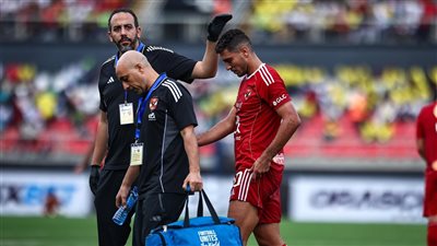 محمد شريف يخضع لفحص طبي لتحديد مدة غيابه عن الأهلي