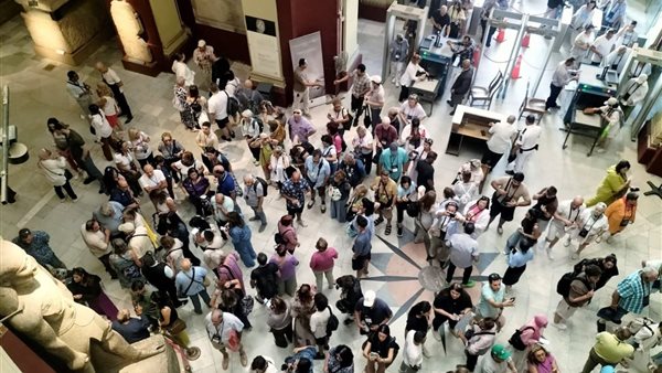 إقبال جماهيري على