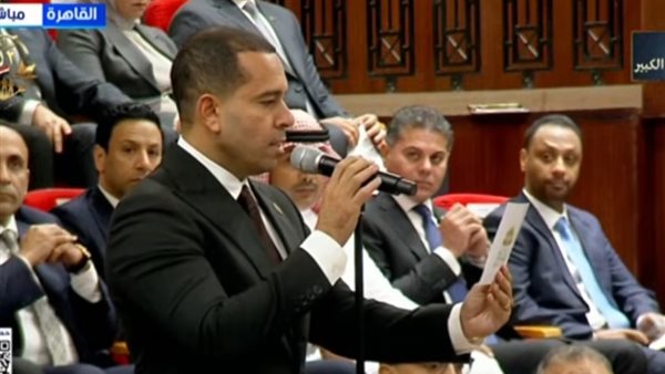 محمد زكي يؤدي اليمين