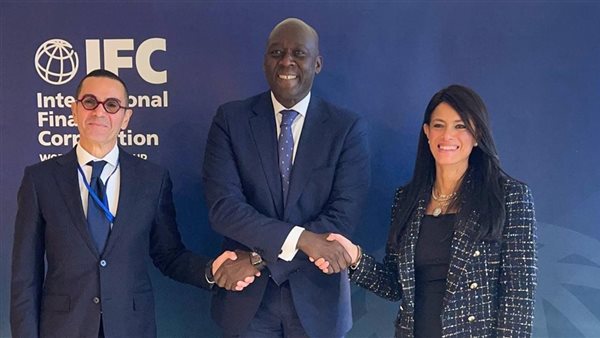 على هامش الاجتماعات