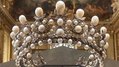 تعرض لكسر جزئي.. العثور على تاج الإمبراطورة أوجيني بعد سرقته من متحف اللوفر