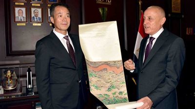 محافظ الأقصر يستقبل نائب عمدة تشينغتشو الصينية لبحث تعزيز التعاون الاقتصادي والسياحي