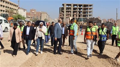 محافظ القليوبية يتابع أعمال تطوير ورصف شارع بهتيم - اسكو بحي شرق شبرا