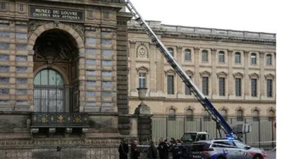 اعتراف اثنين من المشتبه بهم في سرقة مجوهرات متحف اللوفر