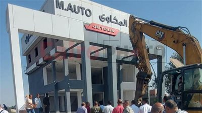 إنشاءات مخالفة.. إزالة معرض مكاوي للسيارات على الطريق الزراعي بالقليوبية