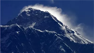 لماذا يواصل جبل إيفرست الارتفاع عامًا بعد عام؟.. العلماء يكشفون السر