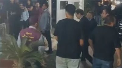 وزير الثقافة يصل إلى مسجد حسين صدقي لتقديم واجب العزاء في والدة أمير عيد