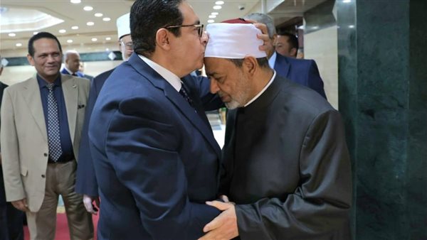 الدكتور أحمد الطَّيِّب،