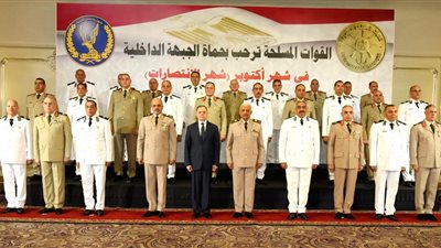 وزير الدفاع يستقبل وزير الداخلية ووفد من قيادات الشرطة لتقديم التهنئة بمناسبة الاحتفال بذكرى انتصارات أكتوبر