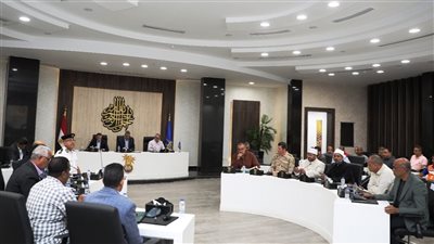 محافظ أسوان: منح إجازة لأي موظف بالمحليات حال ترشحه للانتخابات 