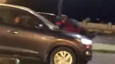 تشبث بالكبوت.. التحقيق مع سائق سيارة ملاكي اصطدم بقائد دراجة هوائية بالإسكندرية 